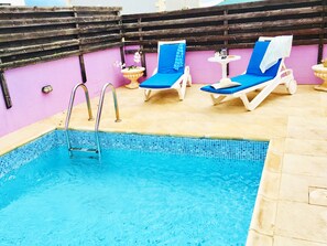 Außenpool, Liegestühle