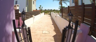 Villa Sunrise - 2 Bedroom - Private pool - WiFi