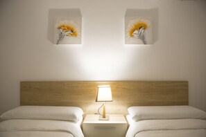 2 chambres, fer et planche à repasser, Wi-Fi gratuit, draps fournis