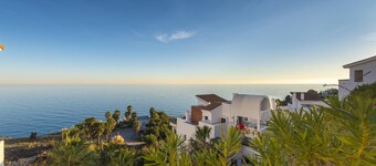 Unique Seaview Apartment situated front of the Mediterranean Sea, Torrox Costa
