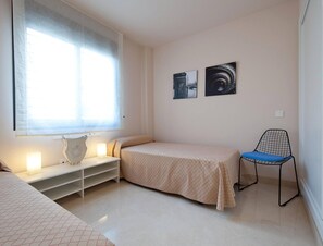 2 chambres, fer et planche à repasser, accès au Wi-Fi (inclus)