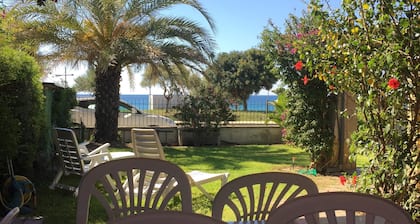 VILLAMAR avec jardin face Ă la mer !!