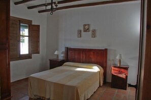 3 bedrooms, iron/ironing board, travel crib, free WiFi