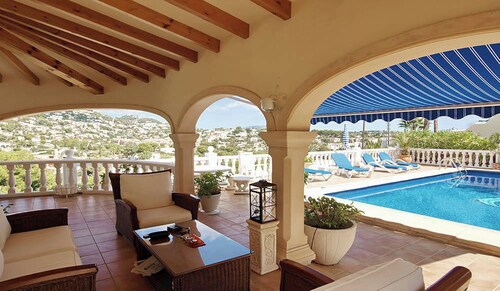 Beautifully Furnished Family Villa with Spectacular Views and Pool. 