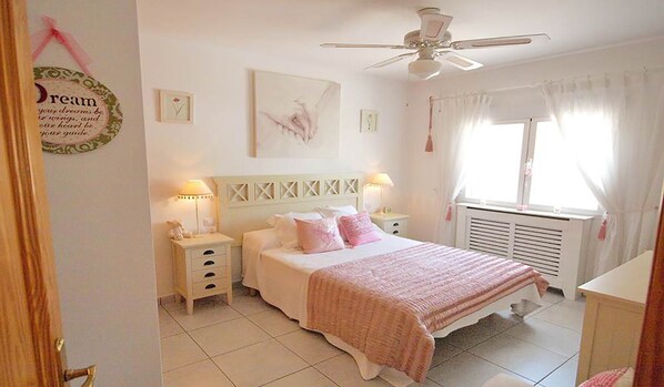 4 bedrooms, in-room safe, iron/ironing board, travel cot