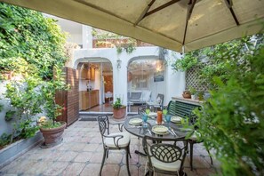 Outdoor dining - 23Baci, cozy central house with terrace (Capri)