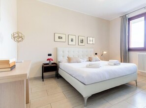 2 bedrooms, iron/ironing board, travel crib, WiFi - A breathtaking view in an enchanting place on LAKE COMO: apartment with 2 large bedrooms, an ideal solution for 2 couples or a family of 4. The apartment is located on the hills of Bellano, near an old sawmill. Free parking spaces are available right in  (Bellano)