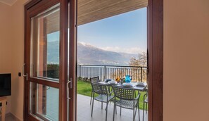 Dining - THE VIEW by Design Studio (Bellano)
