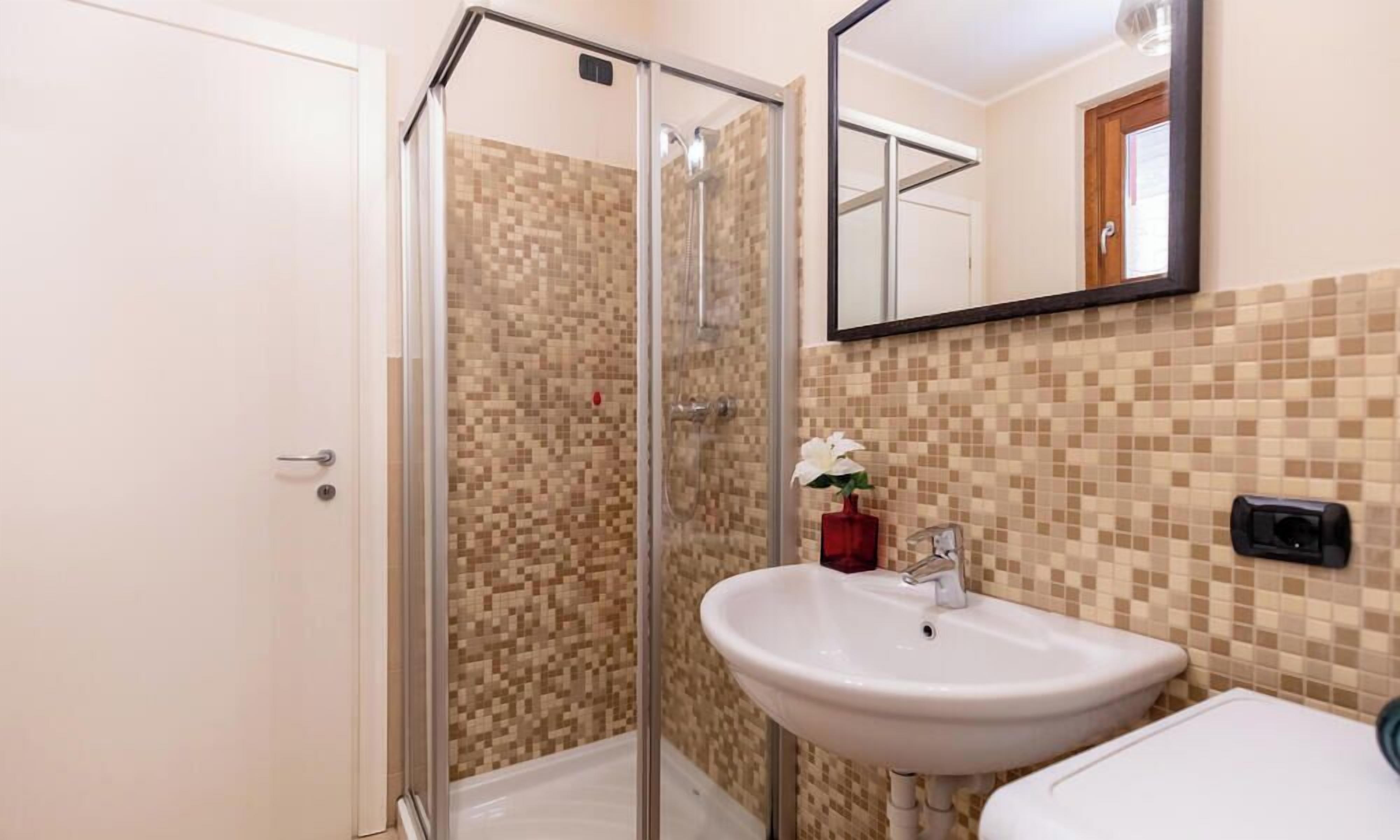 Doccia, asciugacapelli, bidet, asciugamani