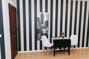 Dining - Cosy Apartment near Feira da Ladra (Lisboa)