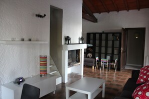 Smart TV, fireplace, DVD player, table tennis - Beautiful house, heated private pool, near ocean and lake, sleeps 10 (Lacanau)