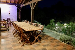 Dining - Beautiful house, heated private pool, near ocean and lake, sleeps 10 (Lacanau)