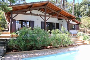 Exterior - Beautiful house, heated private pool, near ocean and lake, sleeps 10 (Lacanau)