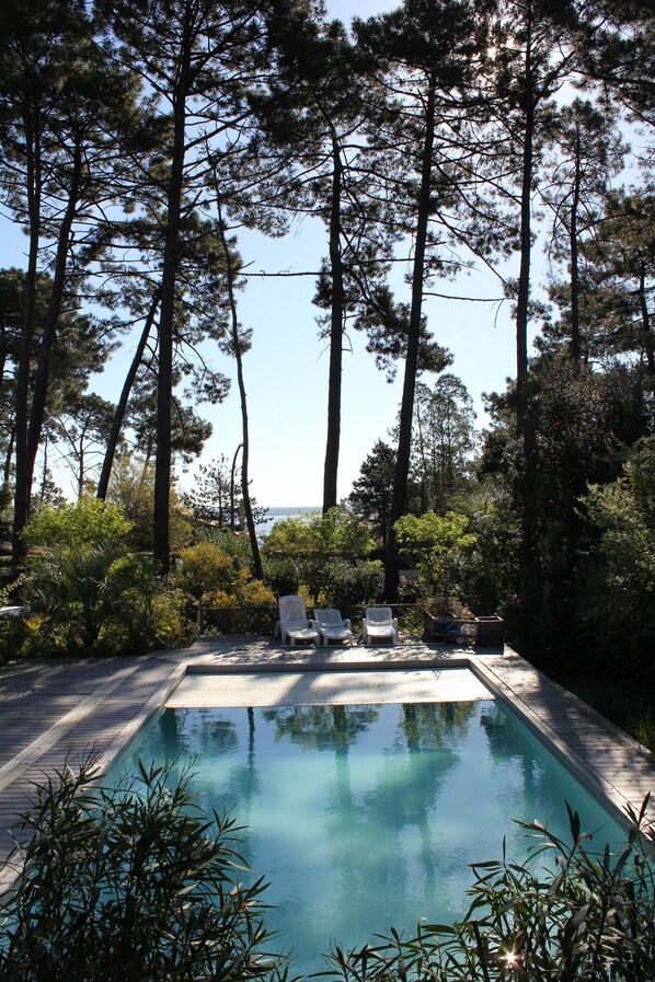 Outdoor pool, a heated pool - Beautiful house, heated private pool, near ocean and lake, sleeps 10 (Lacanau)