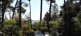 Belle villa surplombant le lac, près des plages, piscine privée, pour 10