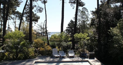 Beautiful house, heated private pool, near ocean and lake, sleeps 10