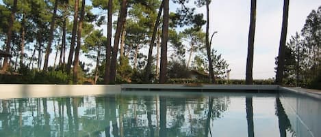 Utomhuspool och uppvärmd pool