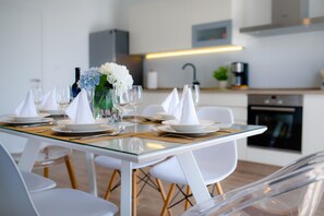 Dining - Sunny Villa, stylish and modern with private pool (Čilipi)