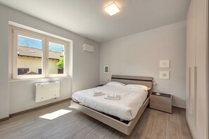 7 bedrooms, iron/ironing board, travel cot, free WiFi