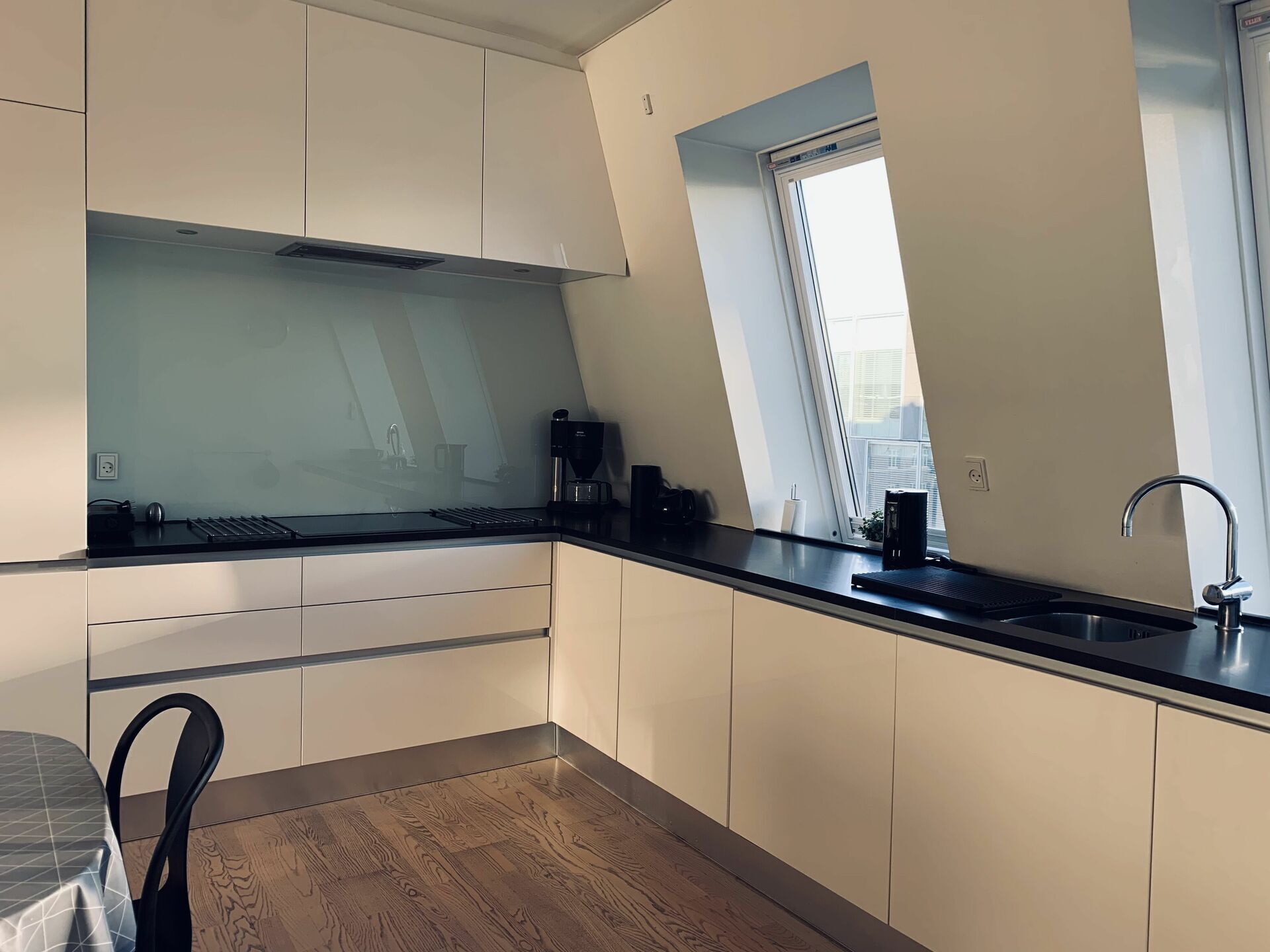 Kylskåp, mikrovågsugn, ugn och spishäll