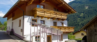 Cozy apartment with mountain views in a quiet location, suitable for families