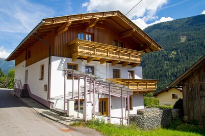 Cozy apartment with mountain views in a quiet location, suitable for families