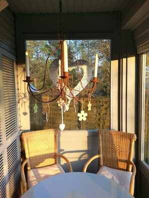 Dining - Cozy wooden house with a fireplace and great views, fenced garden (Hatzfeld (Eder))