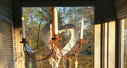 Kuscheliges Holzhaus mit Kamin und toller Fernsicht, eingezÀunter Garten