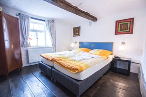 3 bedrooms, iron/ironing board, bed sheets - Charming farmhouse, Eifel, sauna, hiking, motorcycling, dogs, wellness,    (Irrhausen)