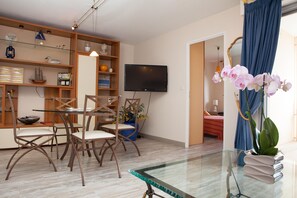2 chambres, fer et planche à repasser, Wi-Fi, draps fournis