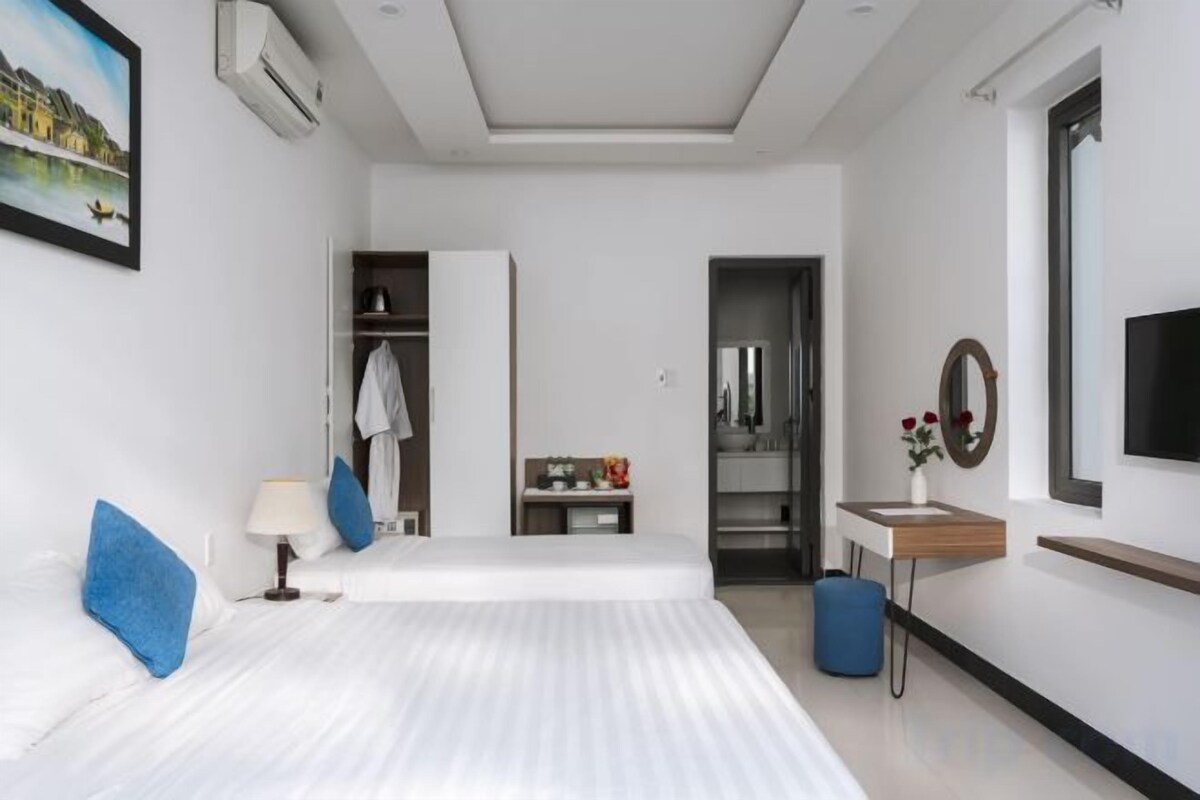 Deluxe Poolside Triple Room