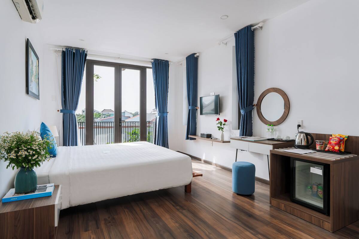 Deluxe Cityscape View Room | Minibar, safe på rommet, skrivebord og blendingsgardiner