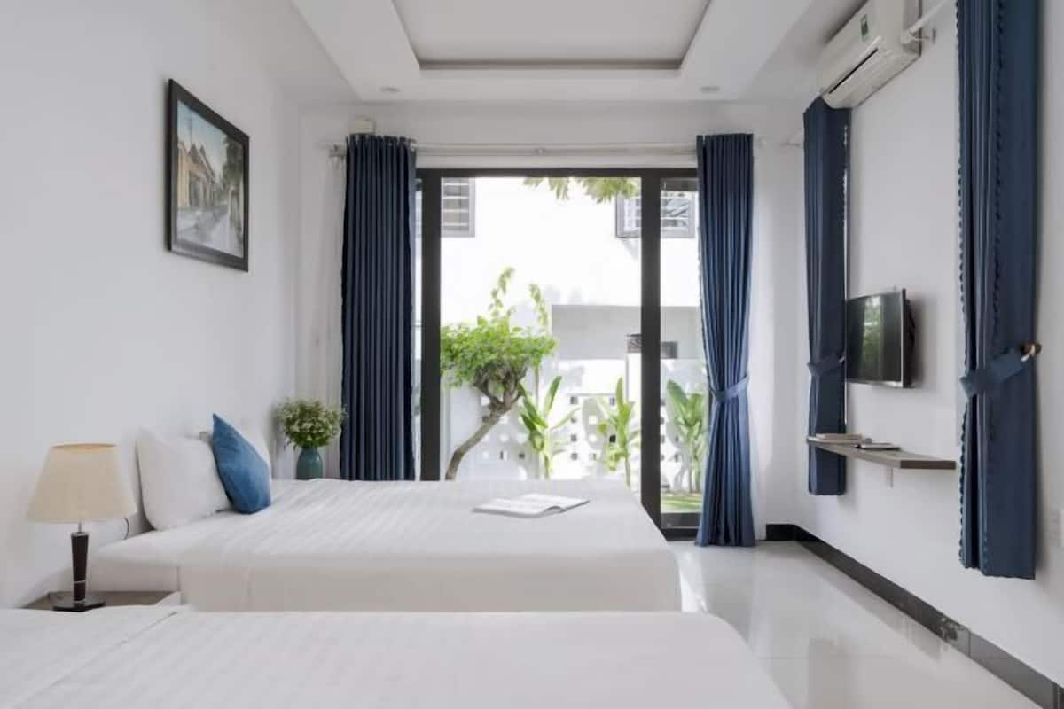 Minibar, in-room safe, desk, blackout curtains