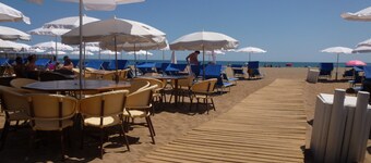 *** AIR-CONDITIONED HOUSE, SEAFRONT, SECURE PARKING, WIFI,