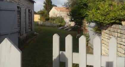 TYPIQUE OLERONNAISE EN PIERRE DE COTE