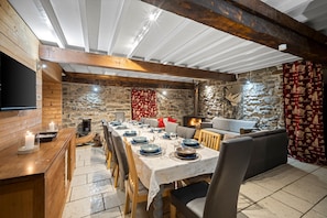 Dining - Spa, Sauna 10min from the ski slopes, Magnificent renovated sheepfold (Cauterets)