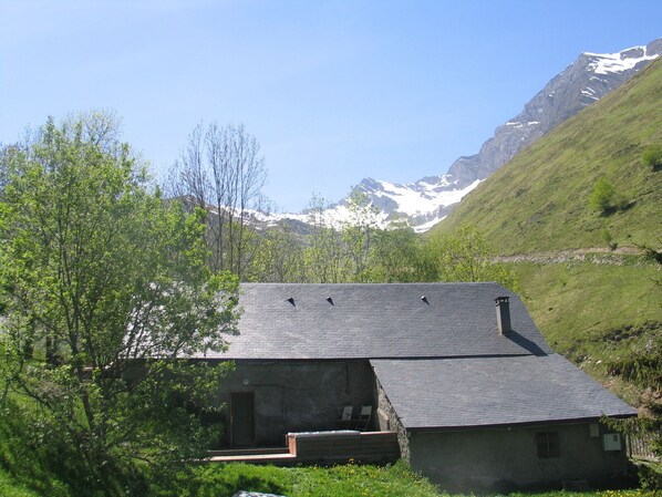 المنشأة من الخارج