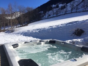 مغطس سبا خارجي