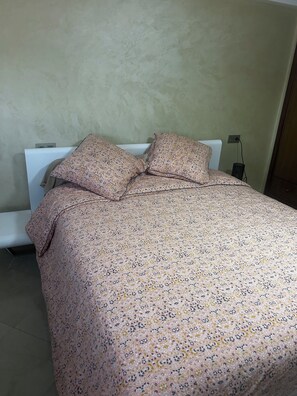 2 bedrooms, desk, soundproofing, iron/ironing board