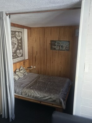 2 bedrooms