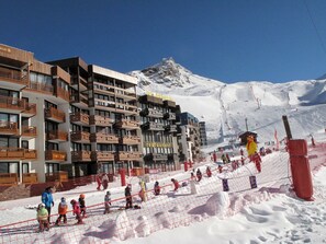 A ski resort with a restaurant and multiple-story buildings.