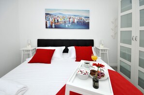 1 bedroom, WiFi, bed sheets - Apartman near the natural beach and the Natural Park AP. 2 (Trogir)