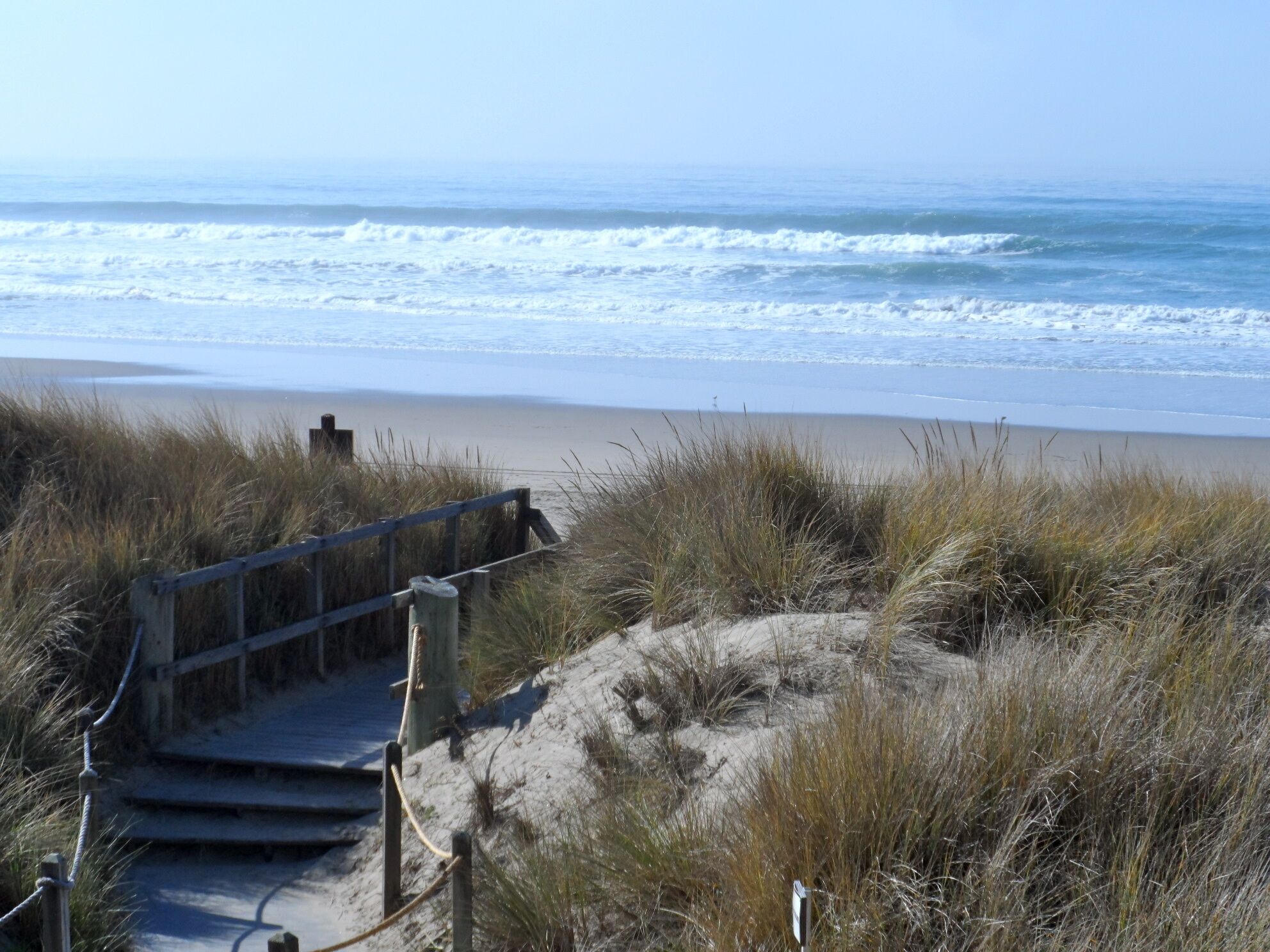 在海滩、沙滩椅、沙滩毛巾