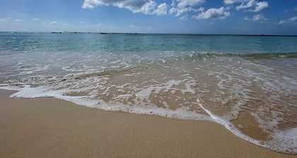 Breathtaking Beachfront Apartment - FREE Wi-Fi