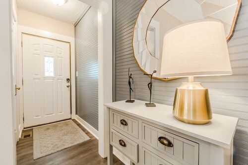 Charming Cottage in Historic Downtown Clarkesville