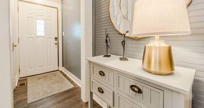 Charming Cottage in Historic Downtown Clarkesville