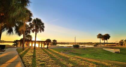 LA MEJOR UBICACIÓN EN ORLANDO LAKEFRONT VILLA