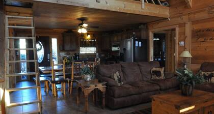 Deer Run Cabin - Private Hot tub, Loft / Game Room, 1 Mile to Thunder Ridge
