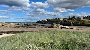 På stranden