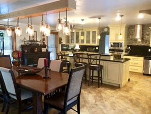 Dining - Hamilton House Miami - Tropical Oasis / Heated Pool / Tiki / Brazilian BBQ (Palmetto Bay)